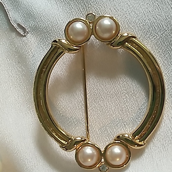 VINTAGE Pearl Gates Gold Tone Brooch by Monet - Picture 5 of 16